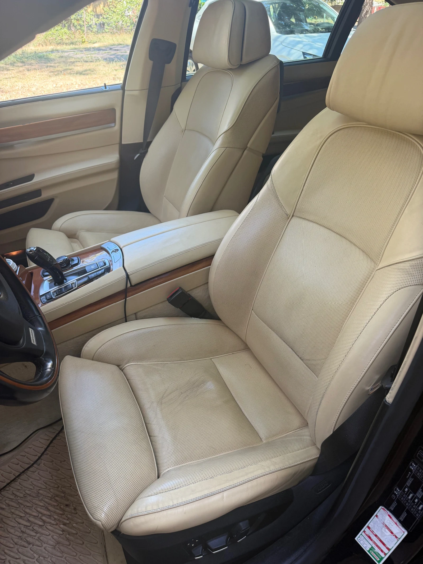 BMW 750 F02 Individual Поръчково изпълнение, снимка 11 - Автомобили и джипове - 56006860
