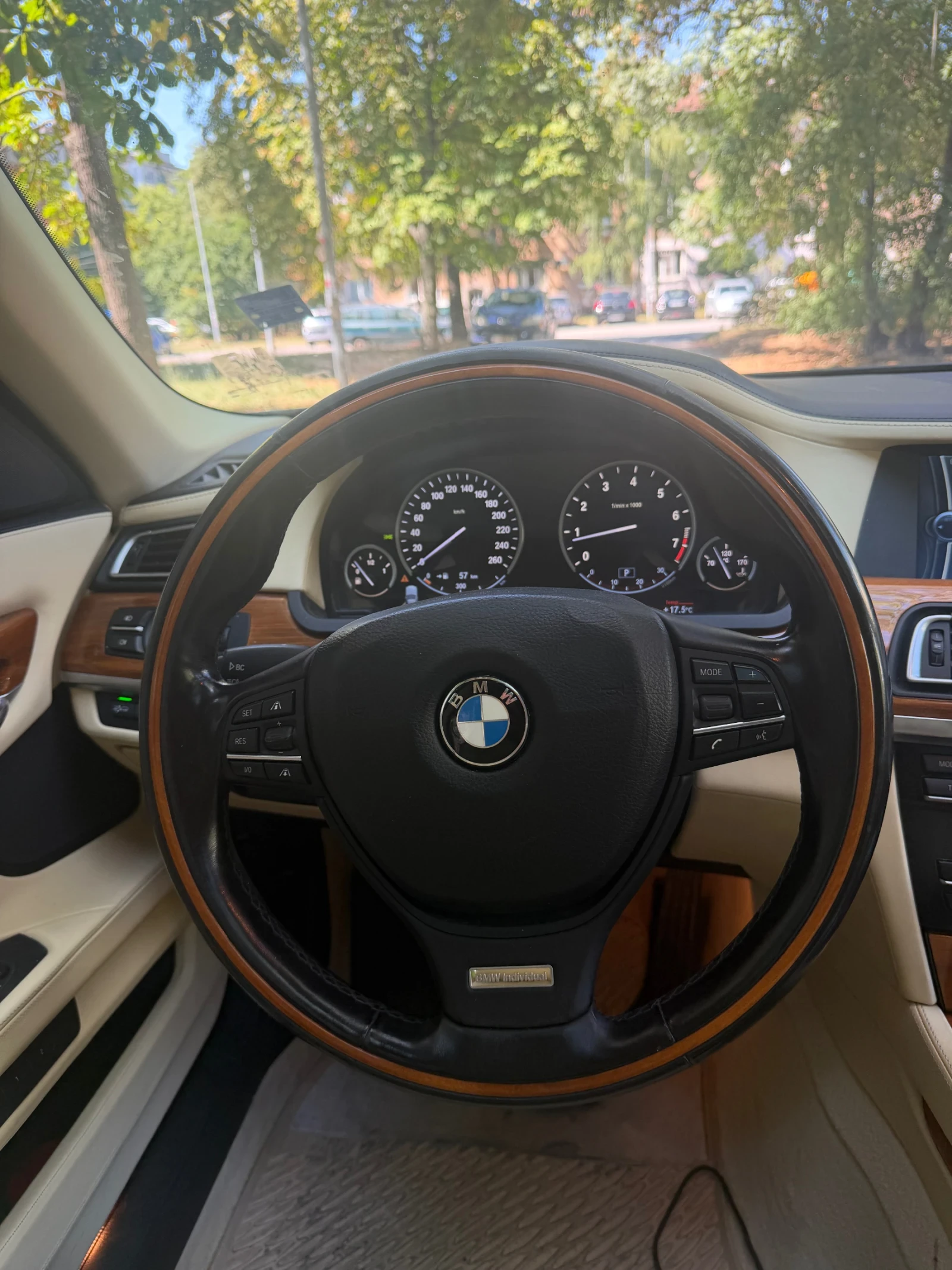 BMW 750 F02 Individual Поръчково изпълнение, снимка 12 - Автомобили и джипове - 56006860
