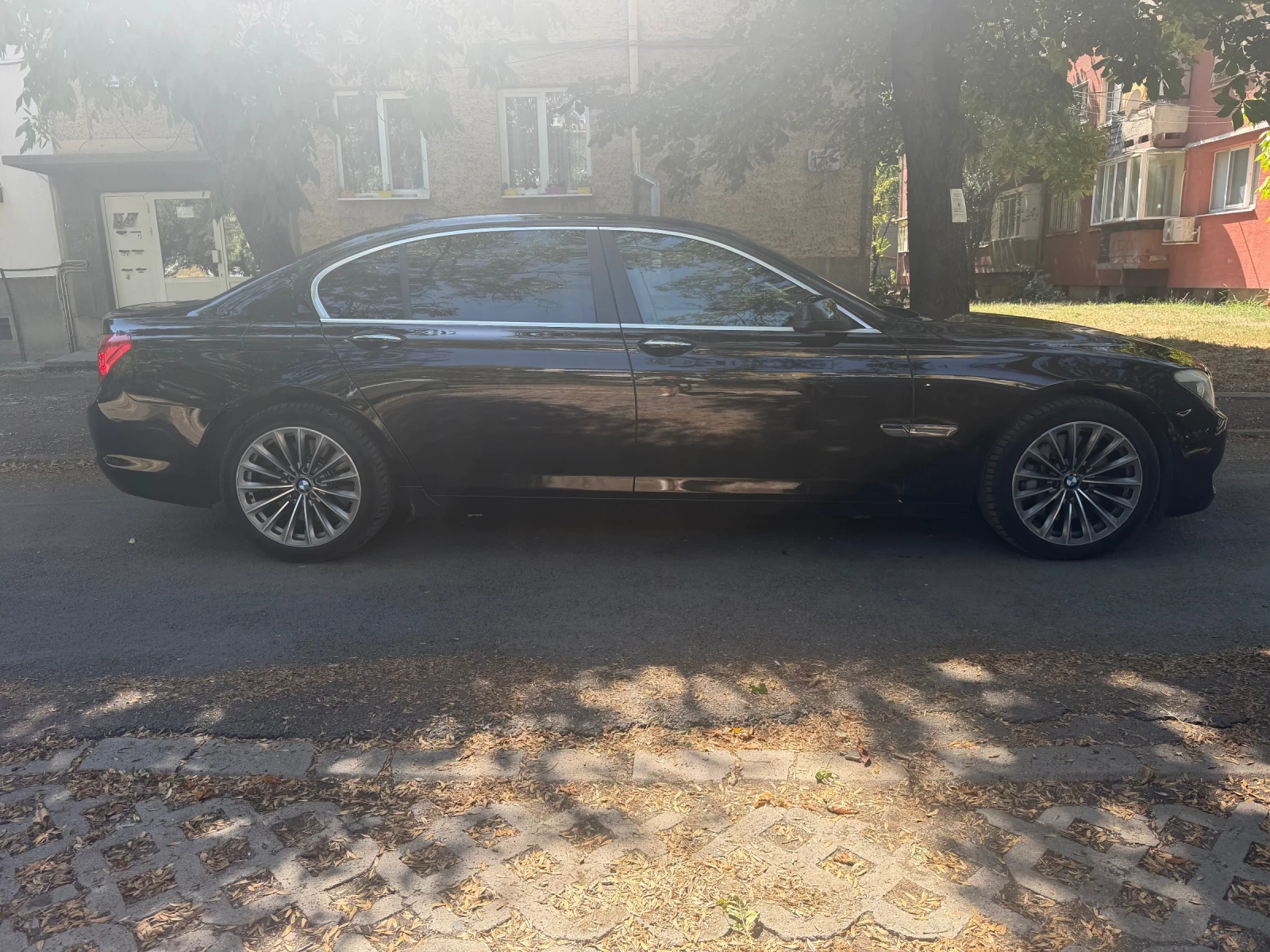 BMW 750 F02 Individual Поръчково изпълнение, снимка 4 - Автомобили и джипове - 56006860