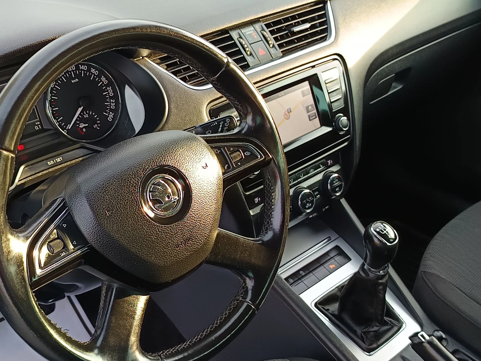 Skoda Octavia 1.6 110hp, снимка 16 - Автомобили и джипове - 56646900