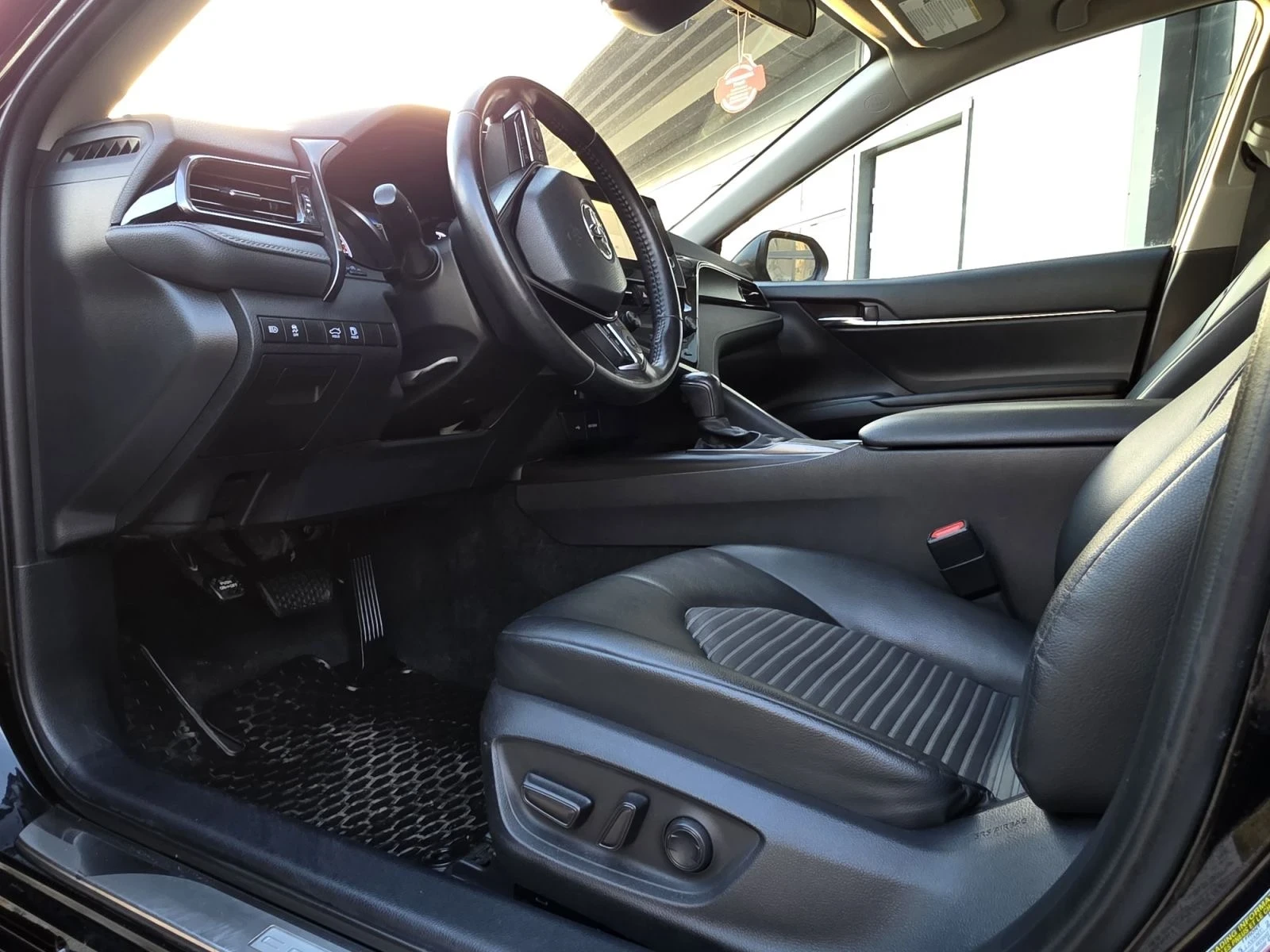 Toyota Camry 2.5 SE, снимка 13 - Автомобили и джипове - 56734870