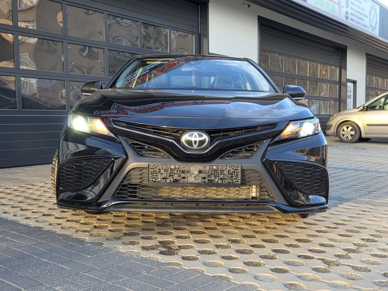Toyota Camry 2.5 SE, снимка 2 - Автомобили и джипове - 56734870