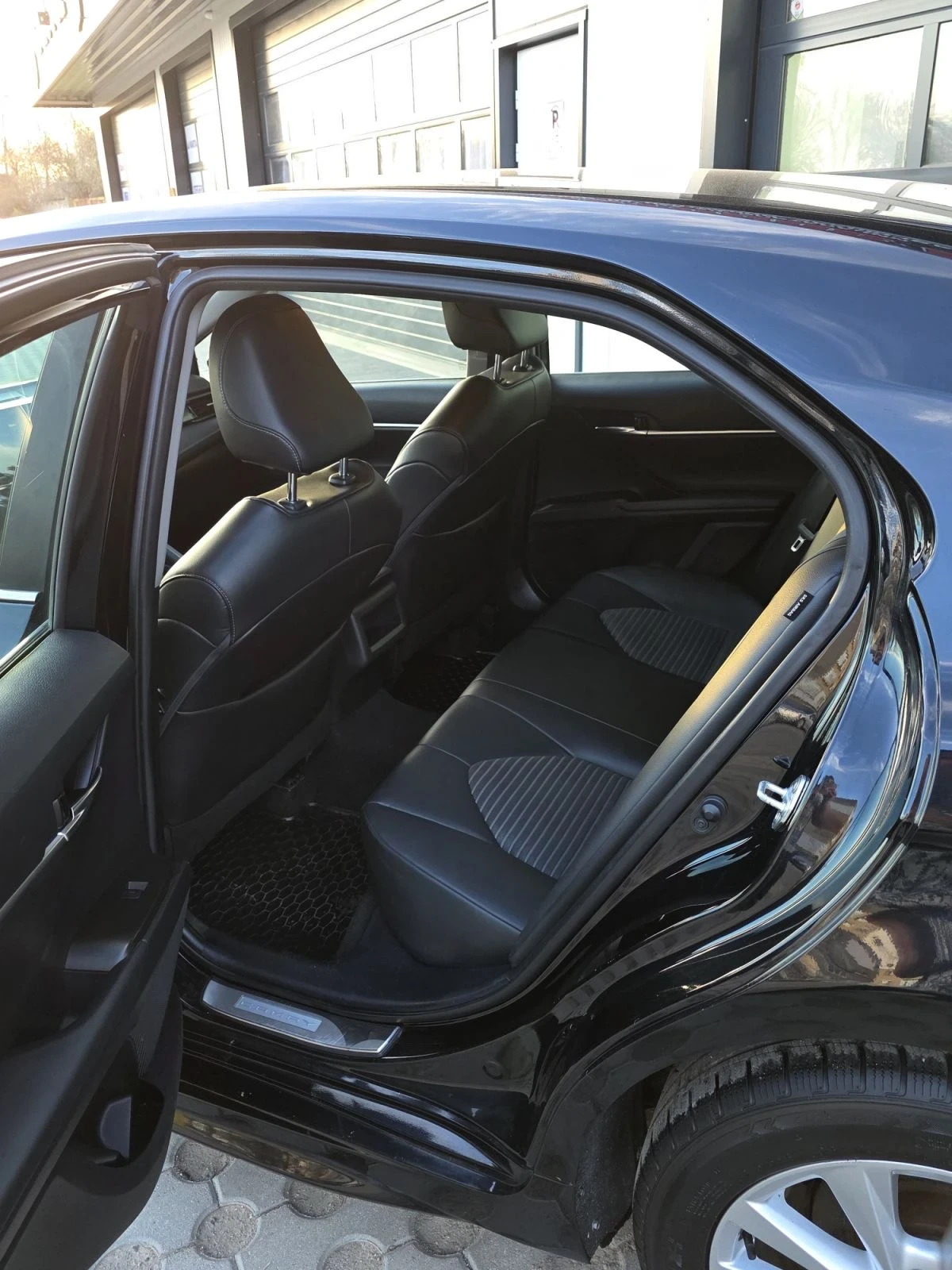 Toyota Camry 2.5 SE, снимка 14 - Автомобили и джипове - 56734870
