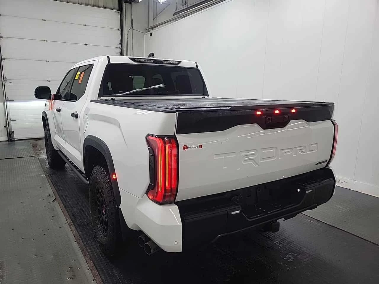 Toyota Tundra Limited Hybrid  CARFAX - изображение 2