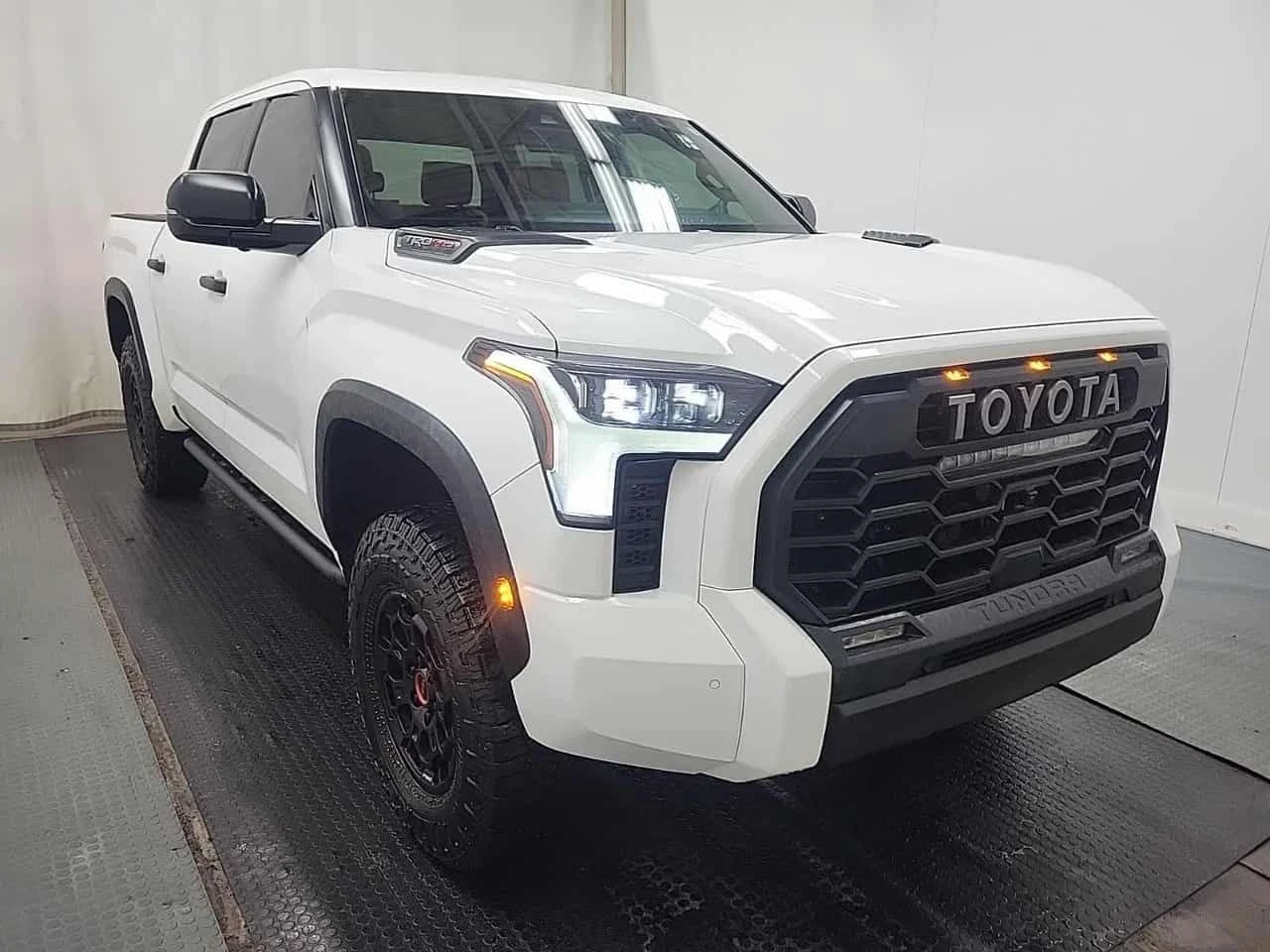 Toyota Tundra Limited Hybrid  CARFAX - изображение 3