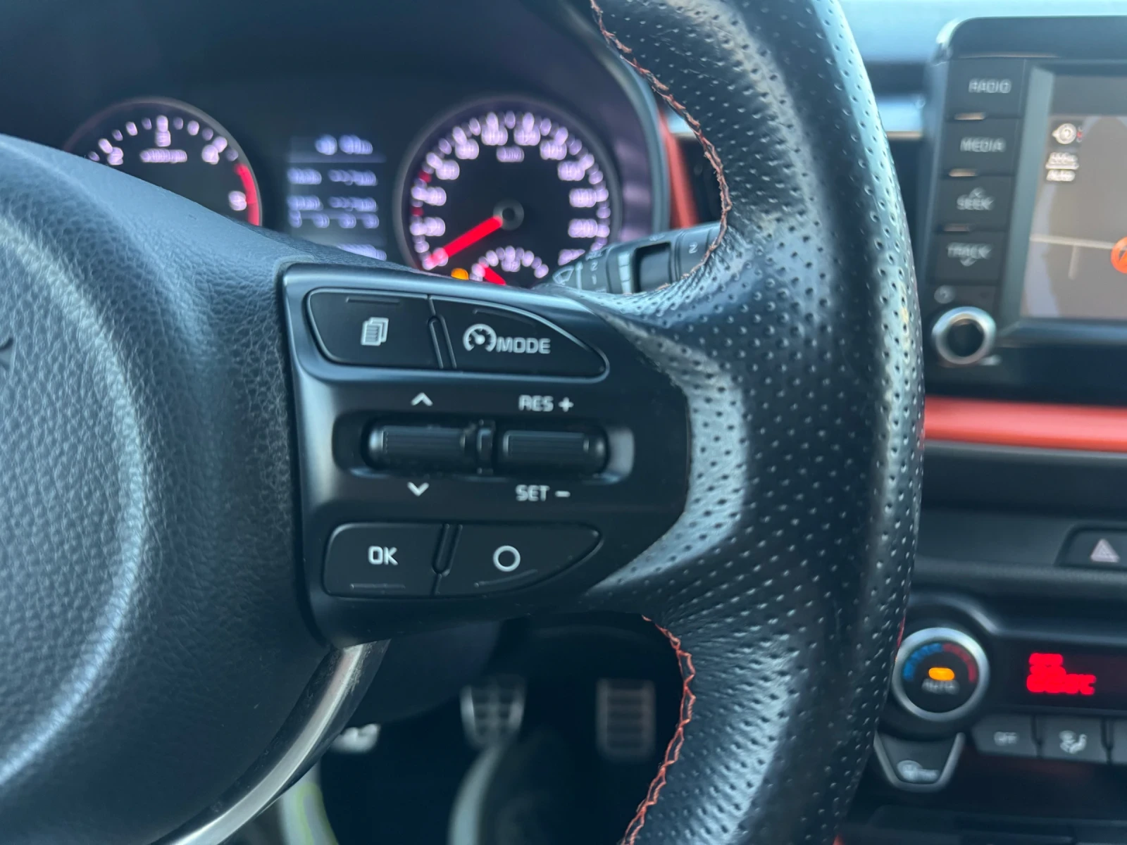 Kia Stonic 1.6CRDI, снимка 16 - Автомобили и джипове - 53708004