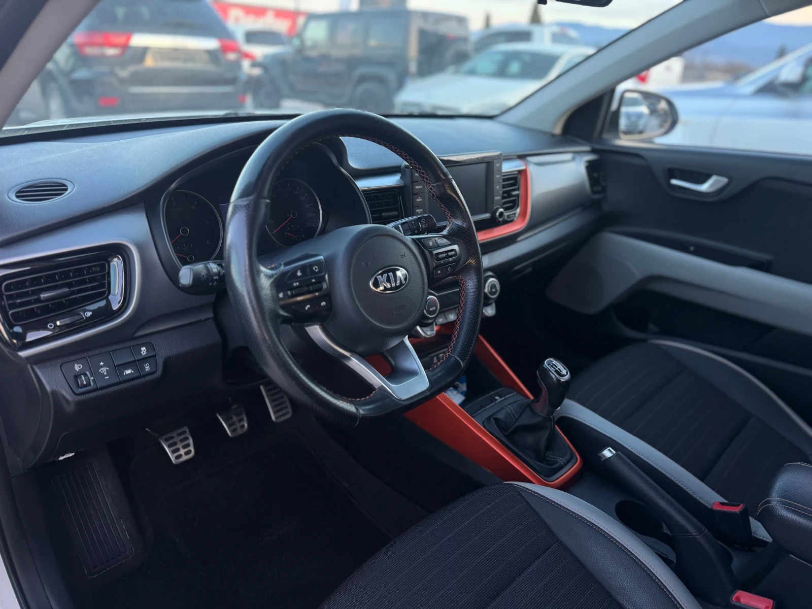 Kia Stonic 1.6CRDI, снимка 7 - Автомобили и джипове - 53708004