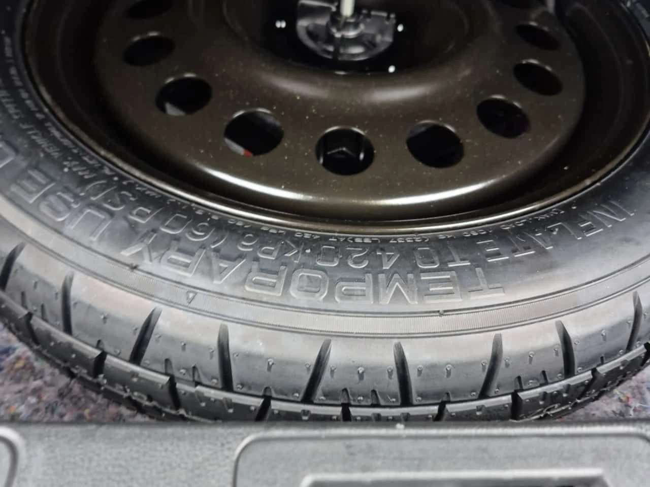 Ford Escape SEL| ALCANTARA| PANORAMA| 2 КЛЮЧА| , снимка 14 - Автомобили и джипове - 53988881