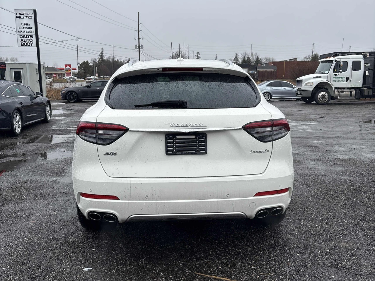 Maserati Levante * S GranLusso * 2 КЛЮЧА* PANO* KEYLESS* ПОДГРЕВ* , снимка 4 - Автомобили и джипове - 54002932