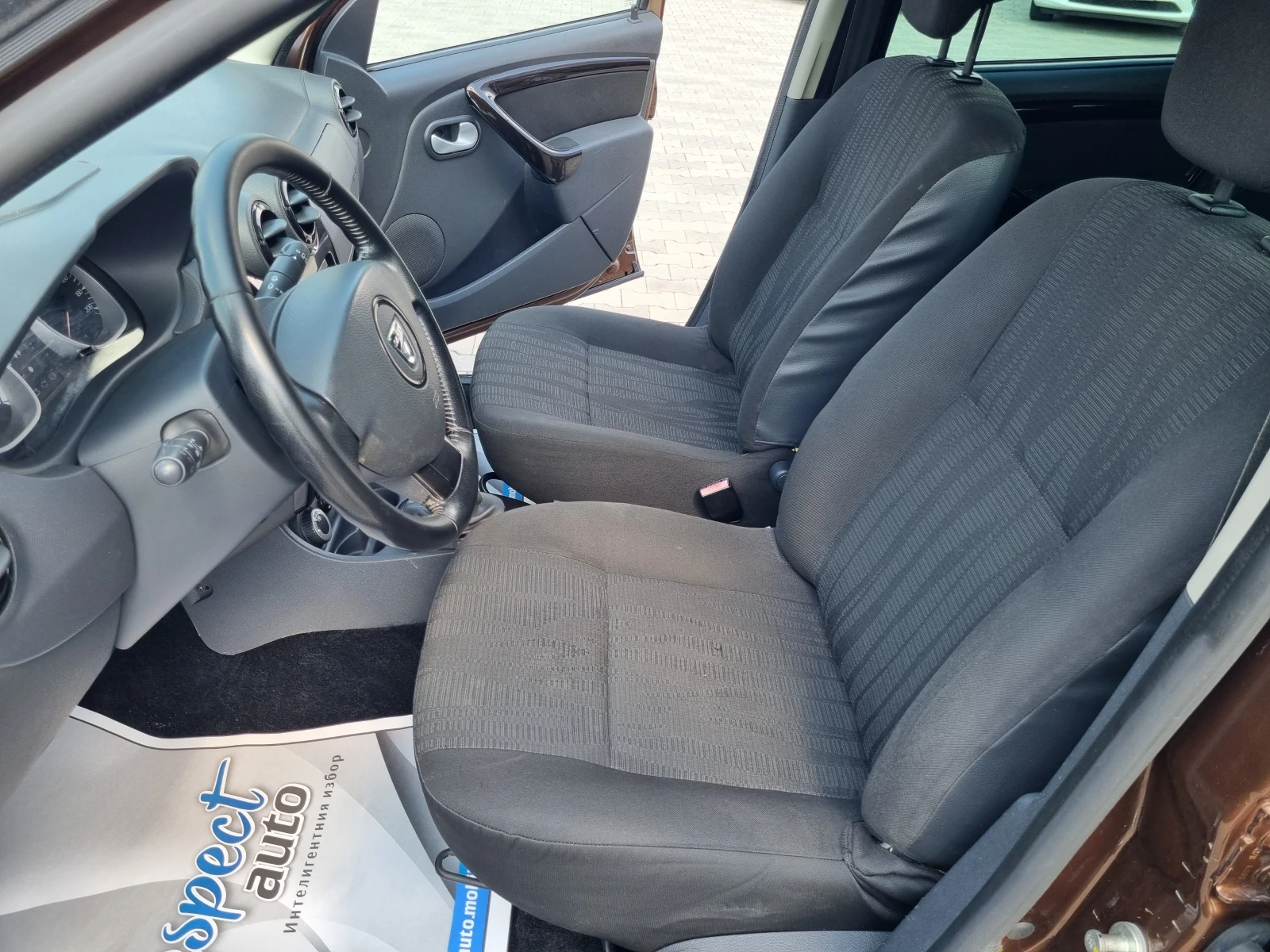 Dacia Duster 1.5DCi= 4x4= 6 СКОРОСТИ* НОВ СЪЕДИНИТЕЛ+ МАХОВИК!, снимка 8 - Автомобили и джипове - 55102879