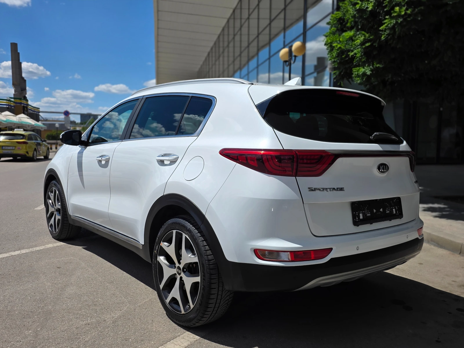 Kia Sportage 6 МЕСЕЦА ГАРАНЦИЯ/1.7CRDI GT Line 141к.с Автоматик, снимка 3 - Автомобили и джипове - 55242602