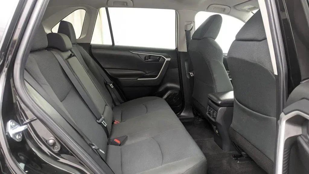 Toyota Rav4 LE AWD, снимка 13 - Автомобили и джипове - 55511841
