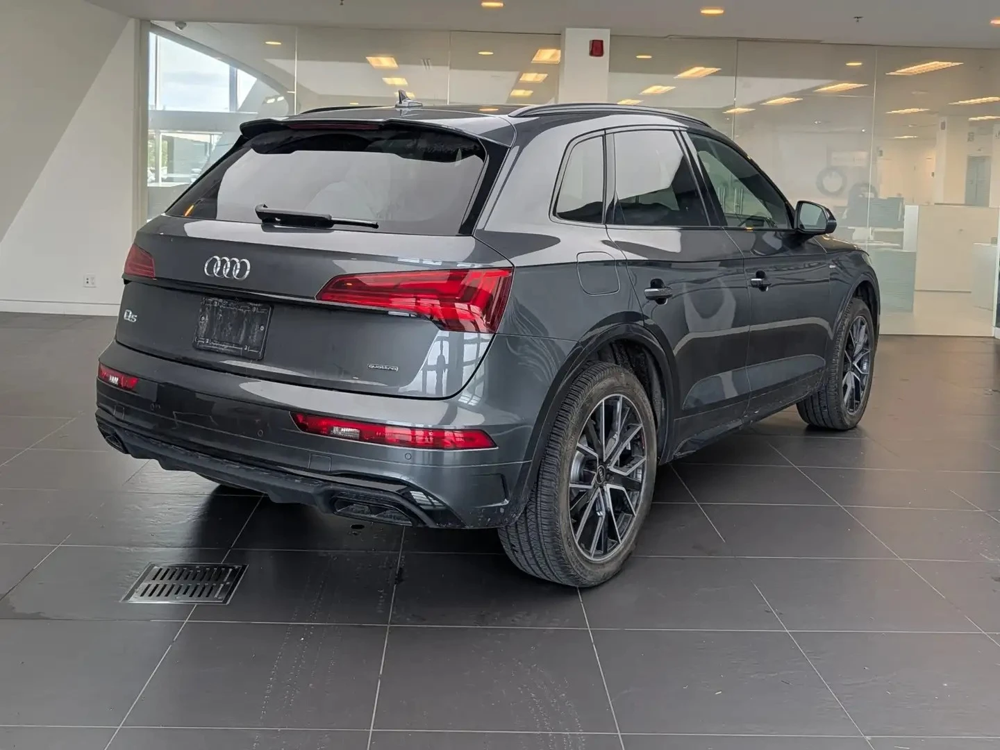 Audi Q5 TECHNIK S LINE ЦЕНА ДО БЪЛГАРИЯ АВТОКРЕДИТ, снимка 3 - Автомобили и джипове - 55525741
