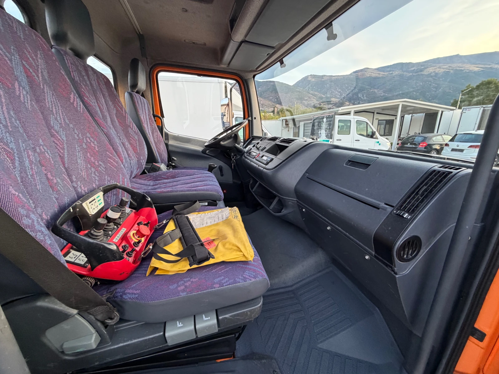 Mercedes-Benz Atego 818!КРАН-PALFINGER-PK6001-13м.+ ДЖОЙСТИК+ ЛЕБЕДКА!, снимка 11 - Камиони - 56089971