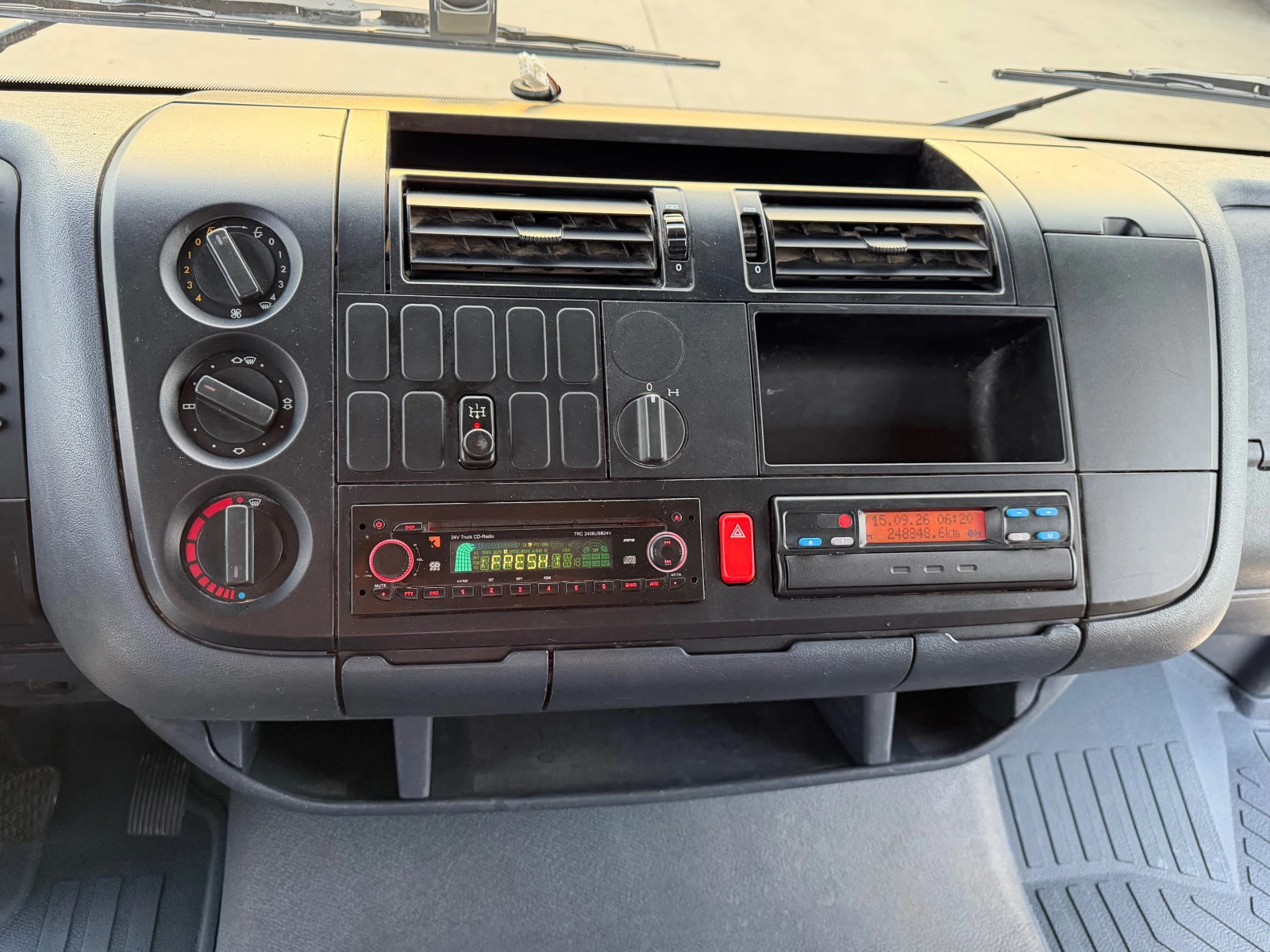 Mercedes-Benz Atego 818!КРАН-PALFINGER-PK6001-13м.+ ДЖОЙСТИК+ ЛЕБЕДКА!, снимка 16 - Камиони - 56089971