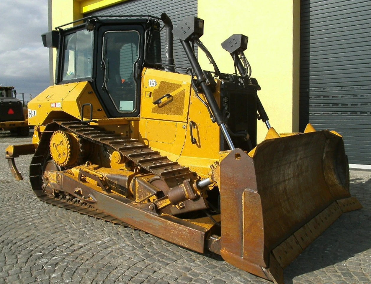 Булдозер Cat D5