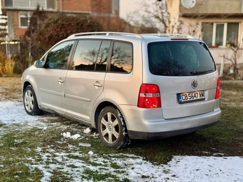 VW Touran, снимка 5 - Автомобили и джипове - 48831689