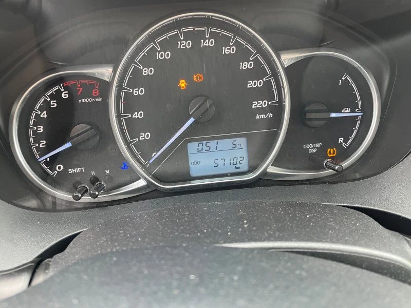 Toyota Yaris 1.0i, снимка 10 - Автомобили и джипове - 49959418