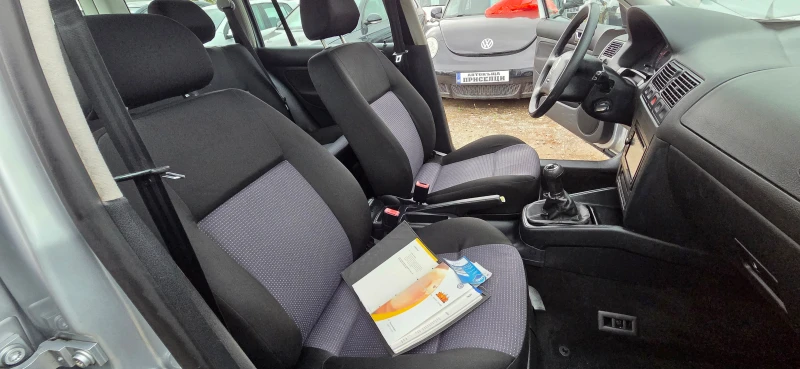 VW Golf 1.6 бензин, снимка 9 - Автомобили и джипове - 52076341