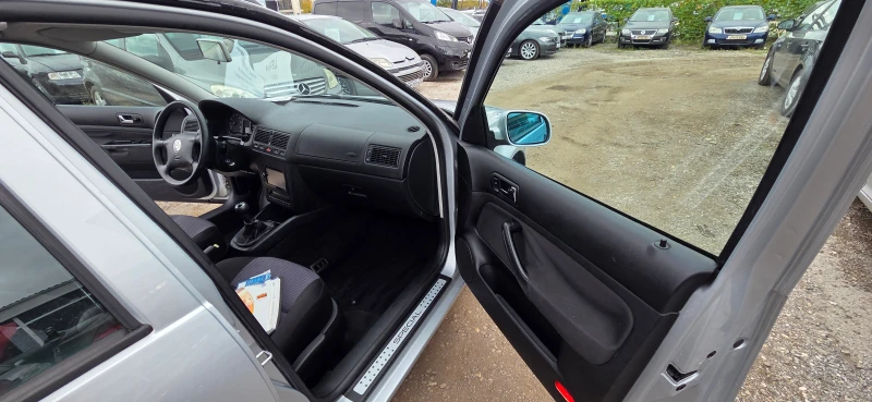 VW Golf 1.6 бензин, снимка 7 - Автомобили и джипове - 52076341