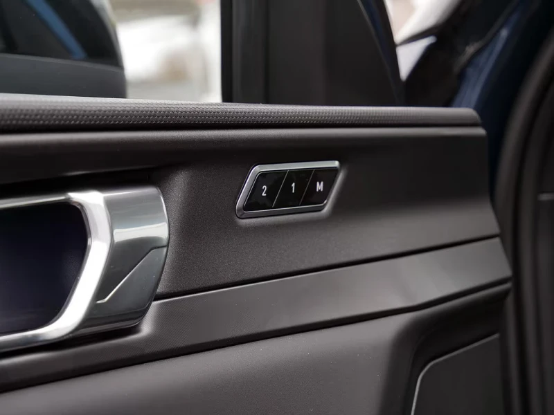 LynkCo 01 1.5PHEV/261HP/PANO/360/MEMO/LED/DIGI/KLESS/528g, снимка 13 - Автомобили и джипове - 52236377