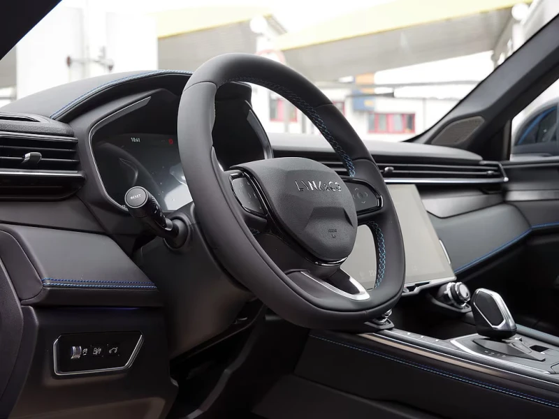 LynkCo 01 1.5PHEV/261HP/PANO/360/MEMO/LED/DIGI/KLESS/528g, снимка 9 - Автомобили и джипове - 52236377