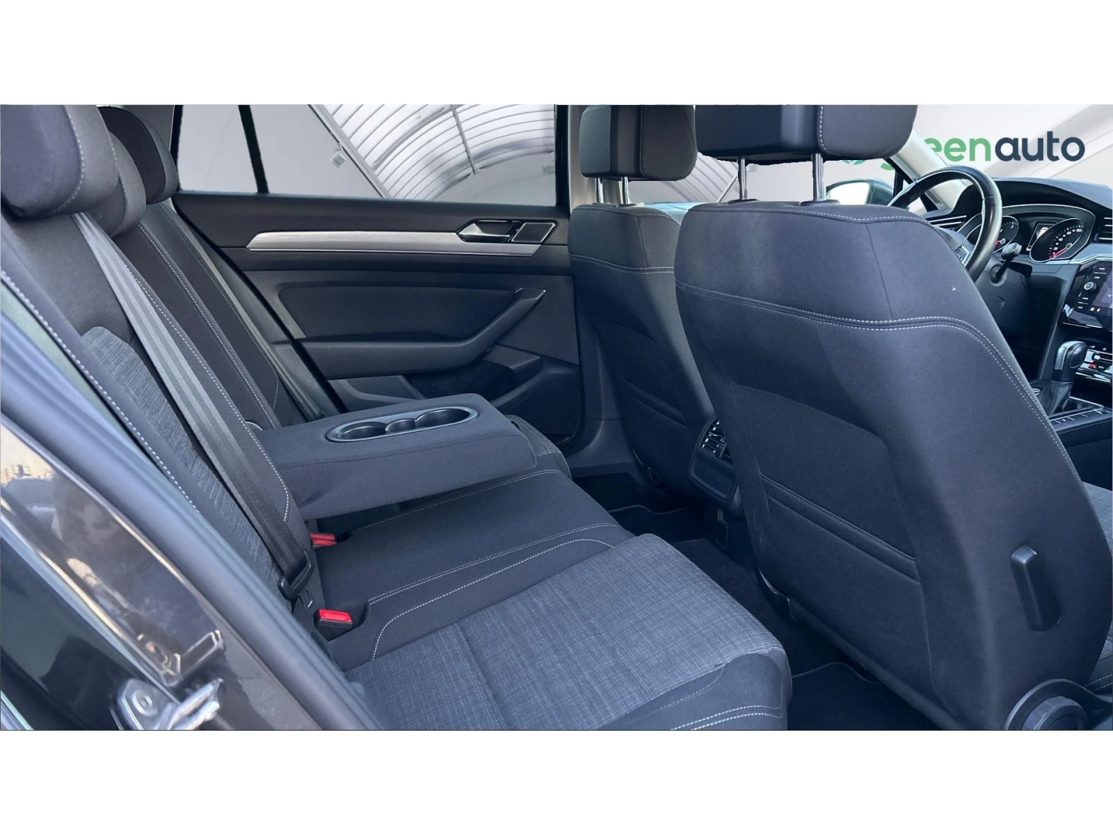 VW Passat  2. 0 TDi DSG SCR, Месечна вноска от 268  , снимка 10 - Автомобили и джипове - 54192139