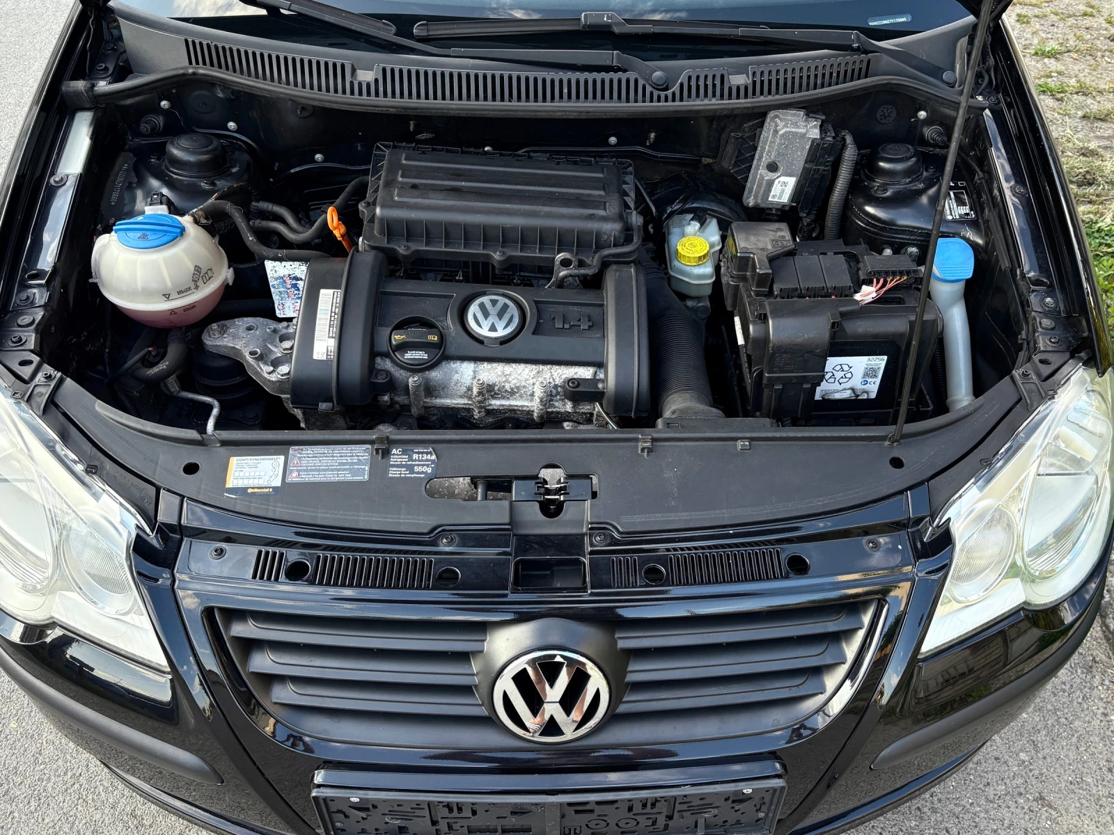 VW Polo 1.4i Фейслифт* TREND* , снимка 14 - Автомобили и джипове - 54692789