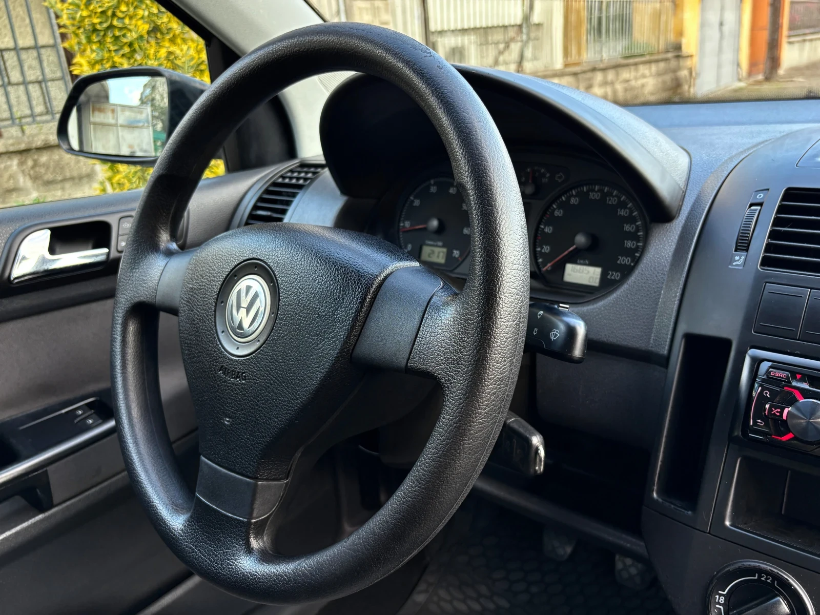 VW Polo 1.4i Фейслифт* TREND* , снимка 10 - Автомобили и джипове - 54692789
