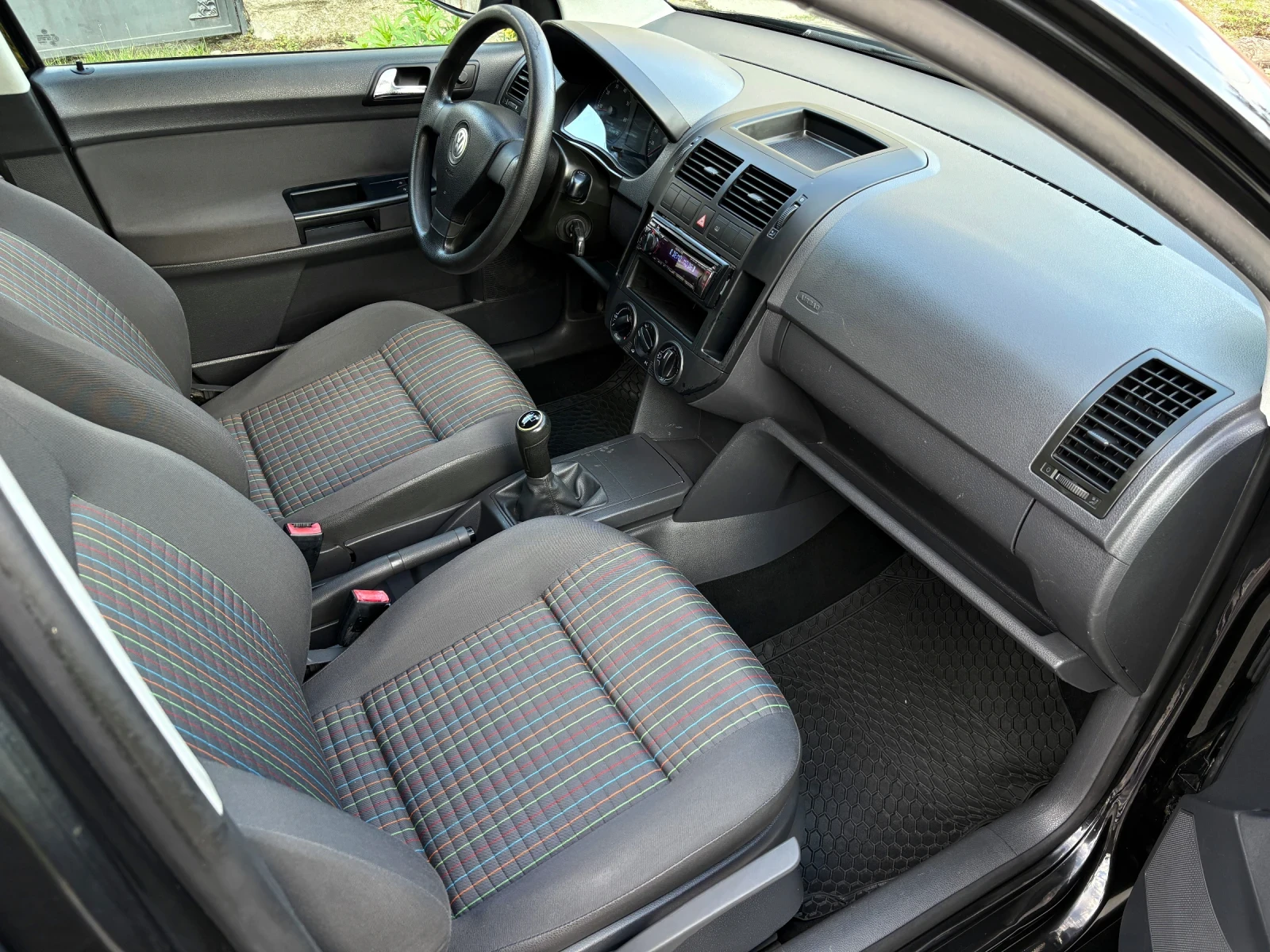 VW Polo 1.4i Фейслифт* TREND* , снимка 8 - Автомобили и джипове - 54692789