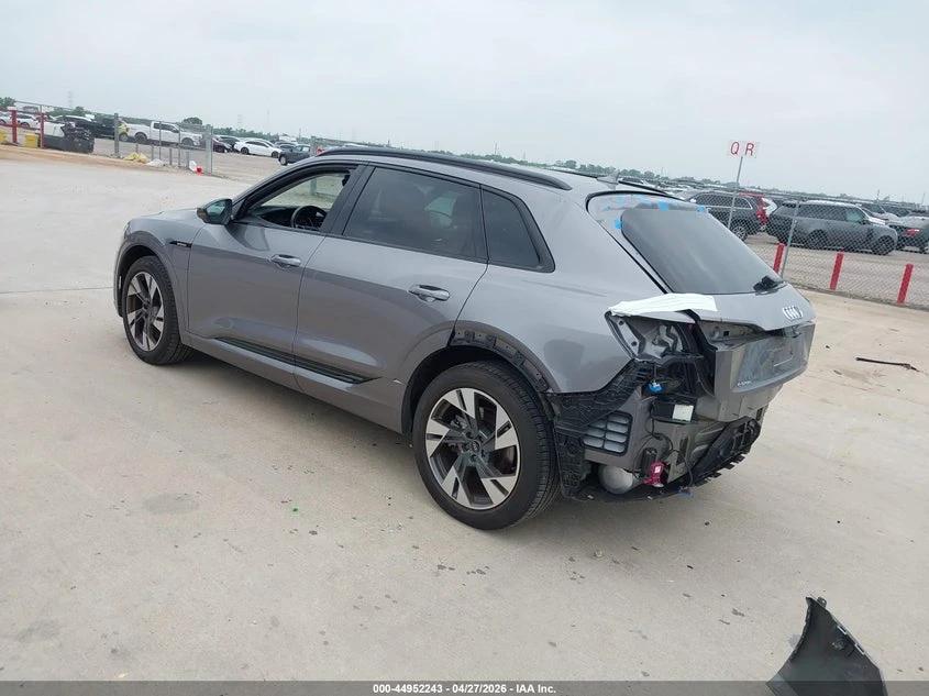 Audi E-Tron Premium Quattro, снимка 3 - Автомобили и джипове - 54769809