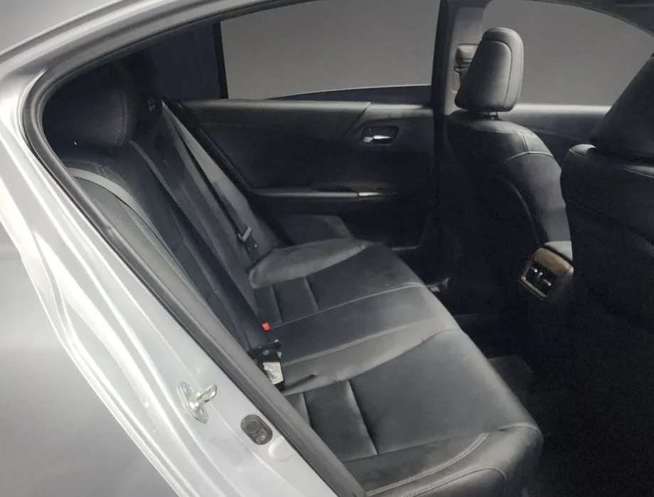 Honda Accord 2.4 бензин! Автоматик! Екзекютив!, снимка 8 - Автомобили и джипове - 54822129