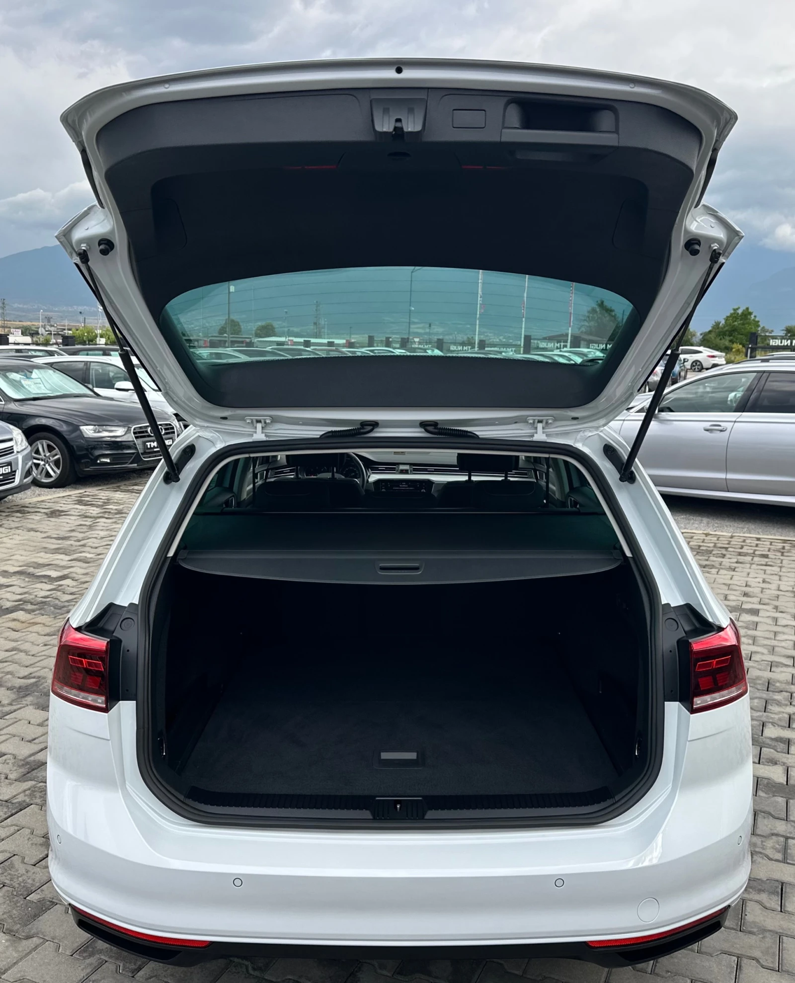 VW Passat FACE* COMFORT LINE * LED* NAVI* TOP* , снимка 17 - Автомобили и джипове - 55123362