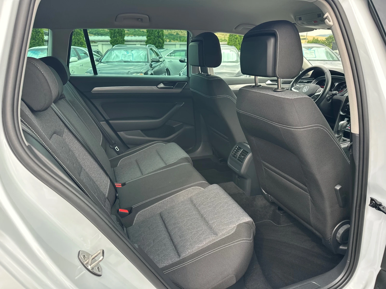VW Passat FACE* COMFORT LINE * LED* NAVI* TOP* , снимка 7 - Автомобили и джипове - 55123362