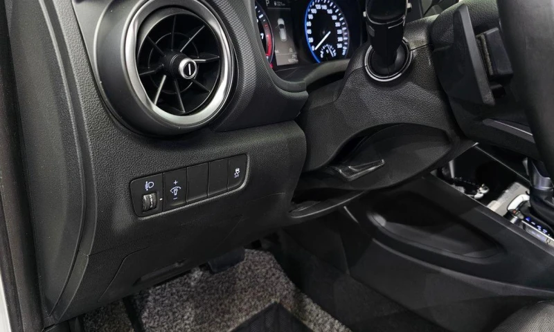 Hyundai Kona Gasoline 2.0 2WD Inspiration, снимка 14 - Автомобили и джипове - 52112863