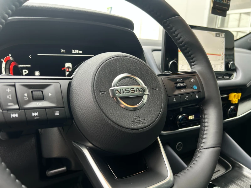 Nissan Qashqai 1.3 DDT Tekna A/T, снимка 5 - Автомобили и джипове - 53177602