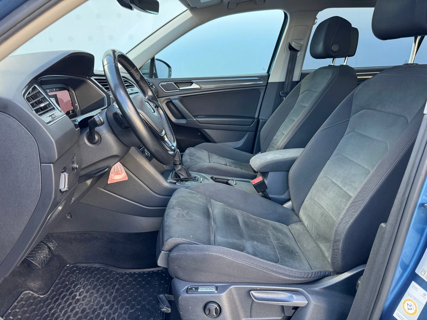 VW Tiguan LWB Highline 2.0TDI 4MOTION BMT - изображение 5