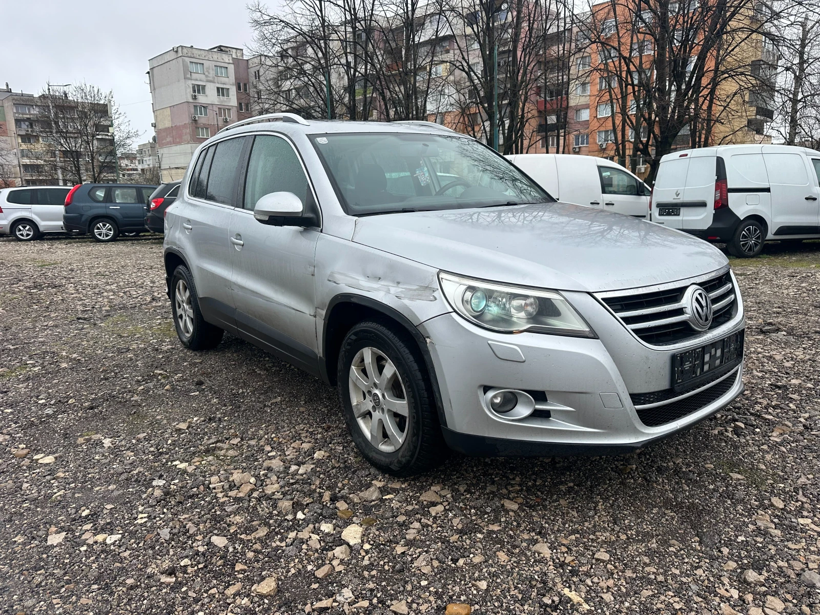 VW Tiguan 2.0TDI 140kc 4X4 PANO, снимка 7 - Автомобили и джипове - 54075085