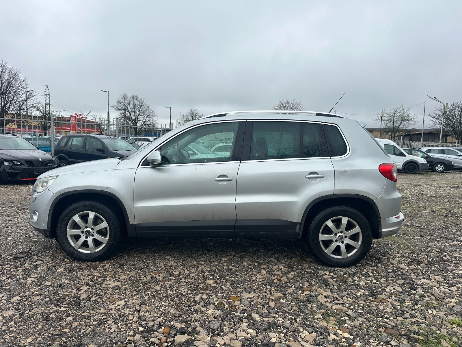VW Tiguan 2.0TDI 140kc 4X4 PANO, снимка 2 - Автомобили и джипове - 54075085