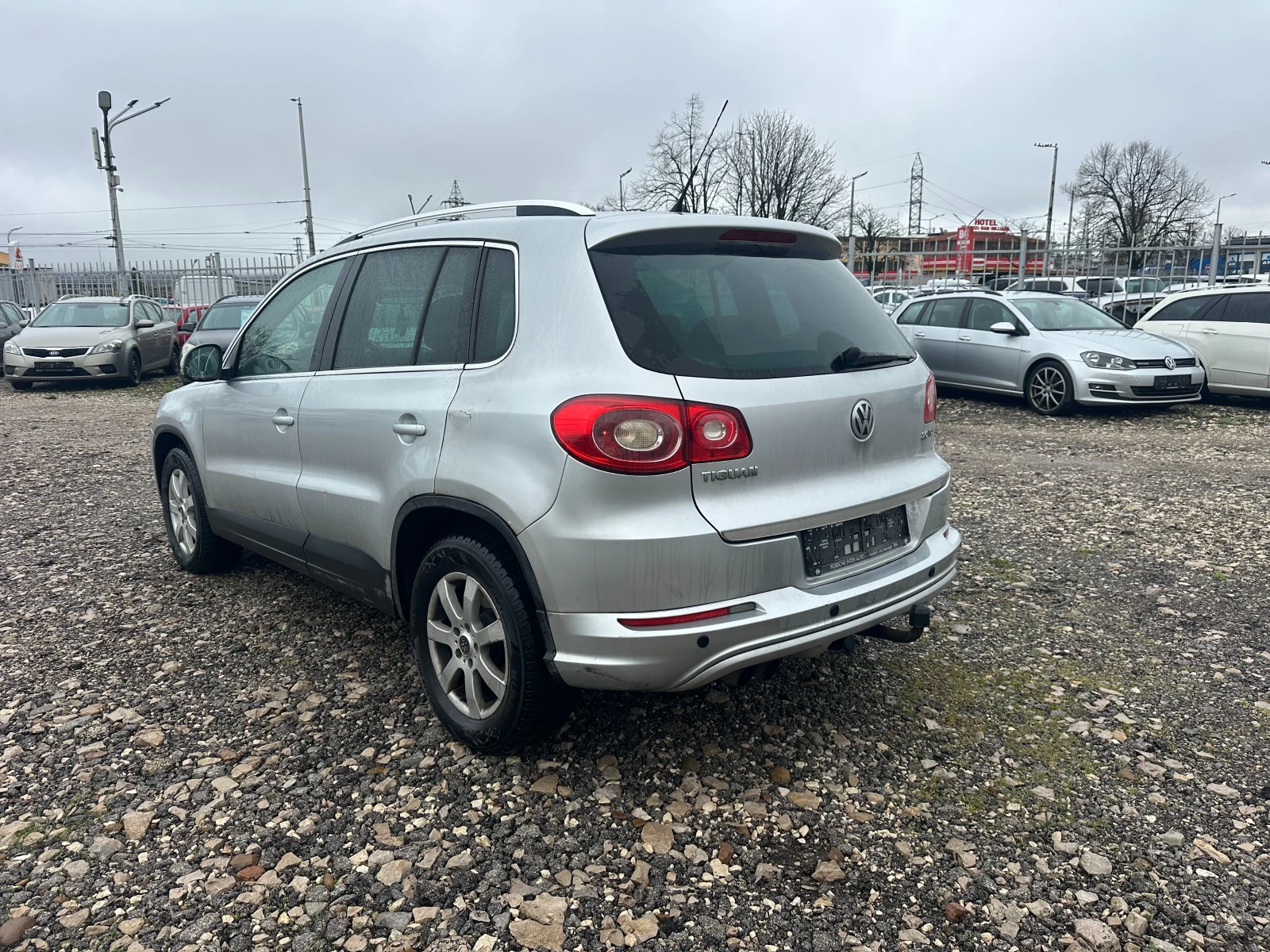 VW Tiguan 2.0TDI 140kc 4X4 PANO, снимка 3 - Автомобили и джипове - 54075085