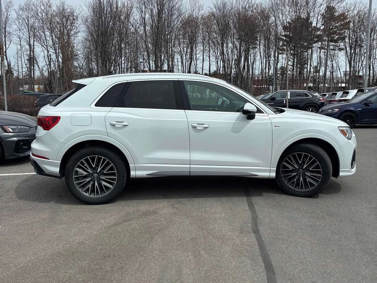 Audi Q3 * Progressiv * S LINE* DISTRONIC* PANO* , снимка 3 - Автомобили и джипове - 54347846