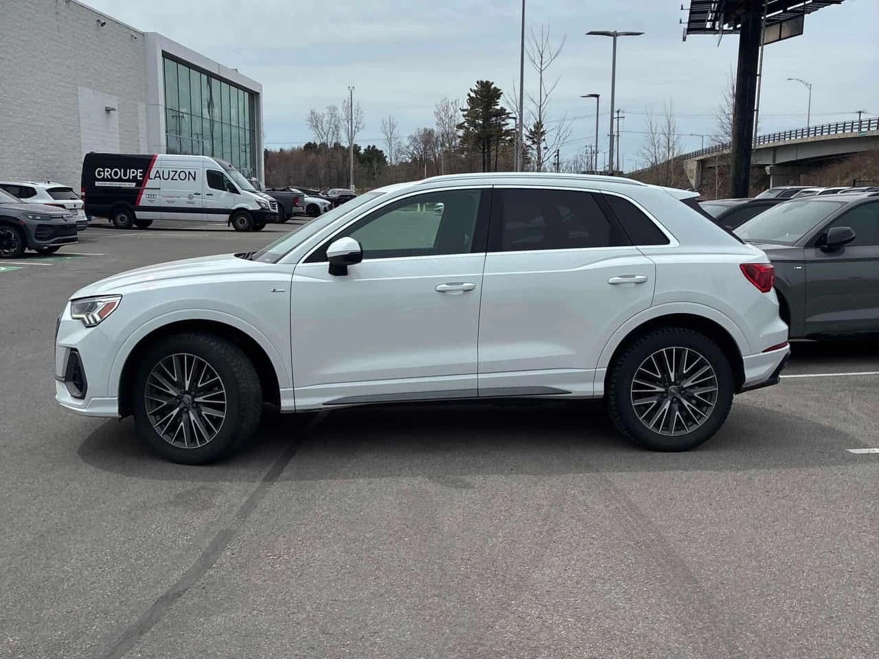 Audi Q3 * Progressiv * S LINE* DISTRONIC* PANO* , снимка 2 - Автомобили и джипове - 54347846