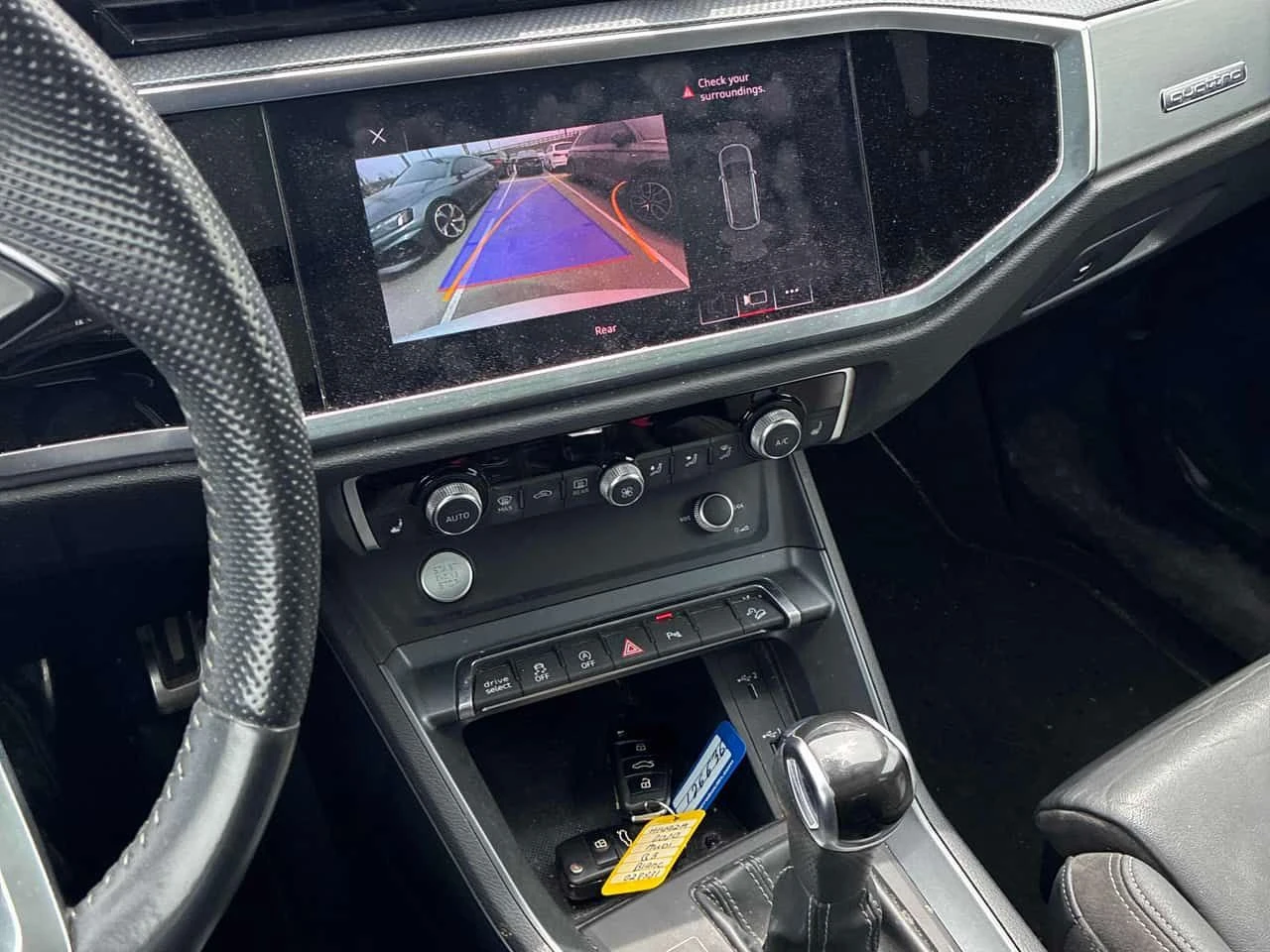 Audi Q3 * Progressiv * S LINE* DISTRONIC* PANO* , снимка 9 - Автомобили и джипове - 54347846