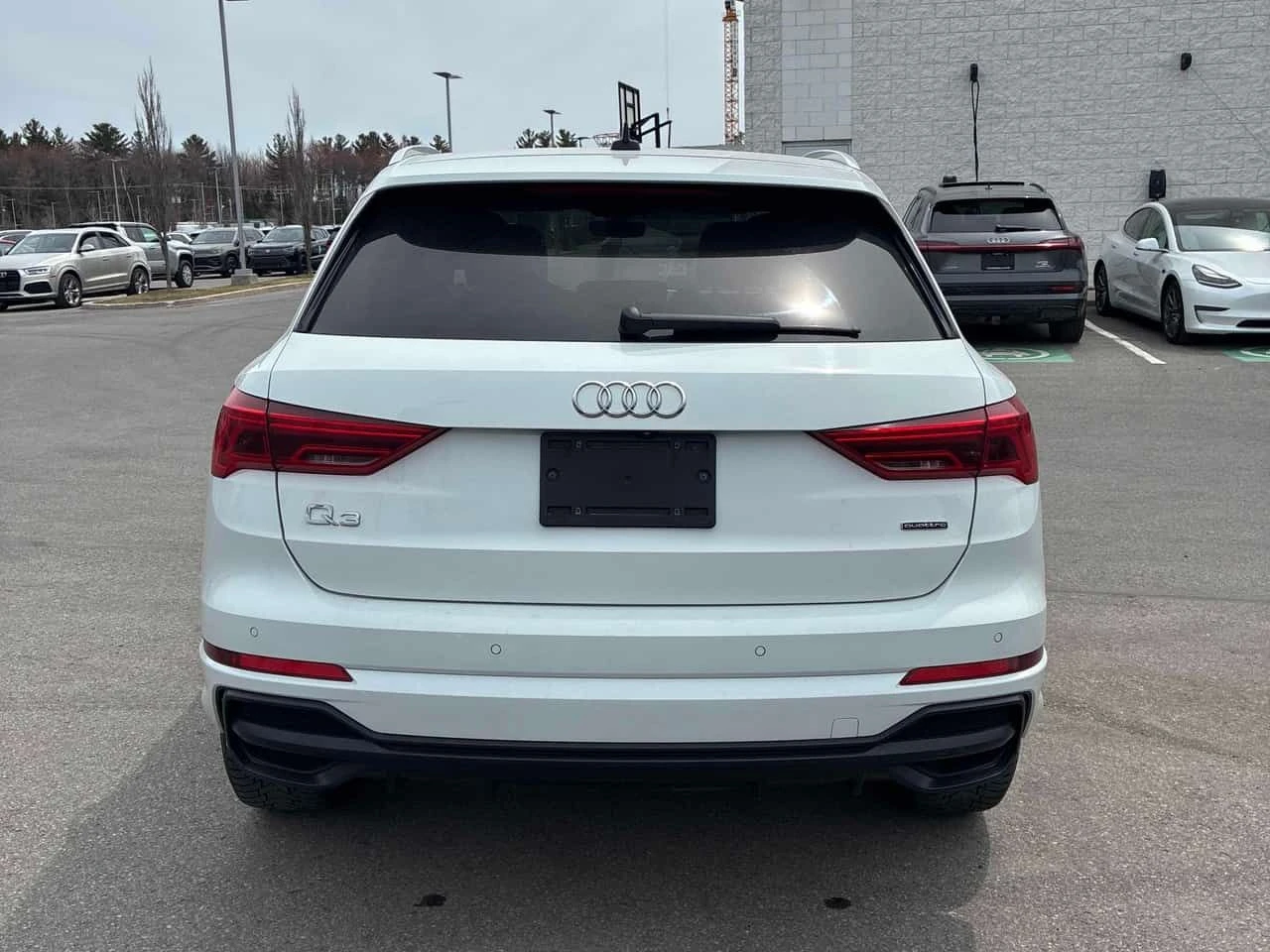 Audi Q3 * Progressiv * S LINE* DISTRONIC* PANO* , снимка 4 - Автомобили и джипове - 54347846