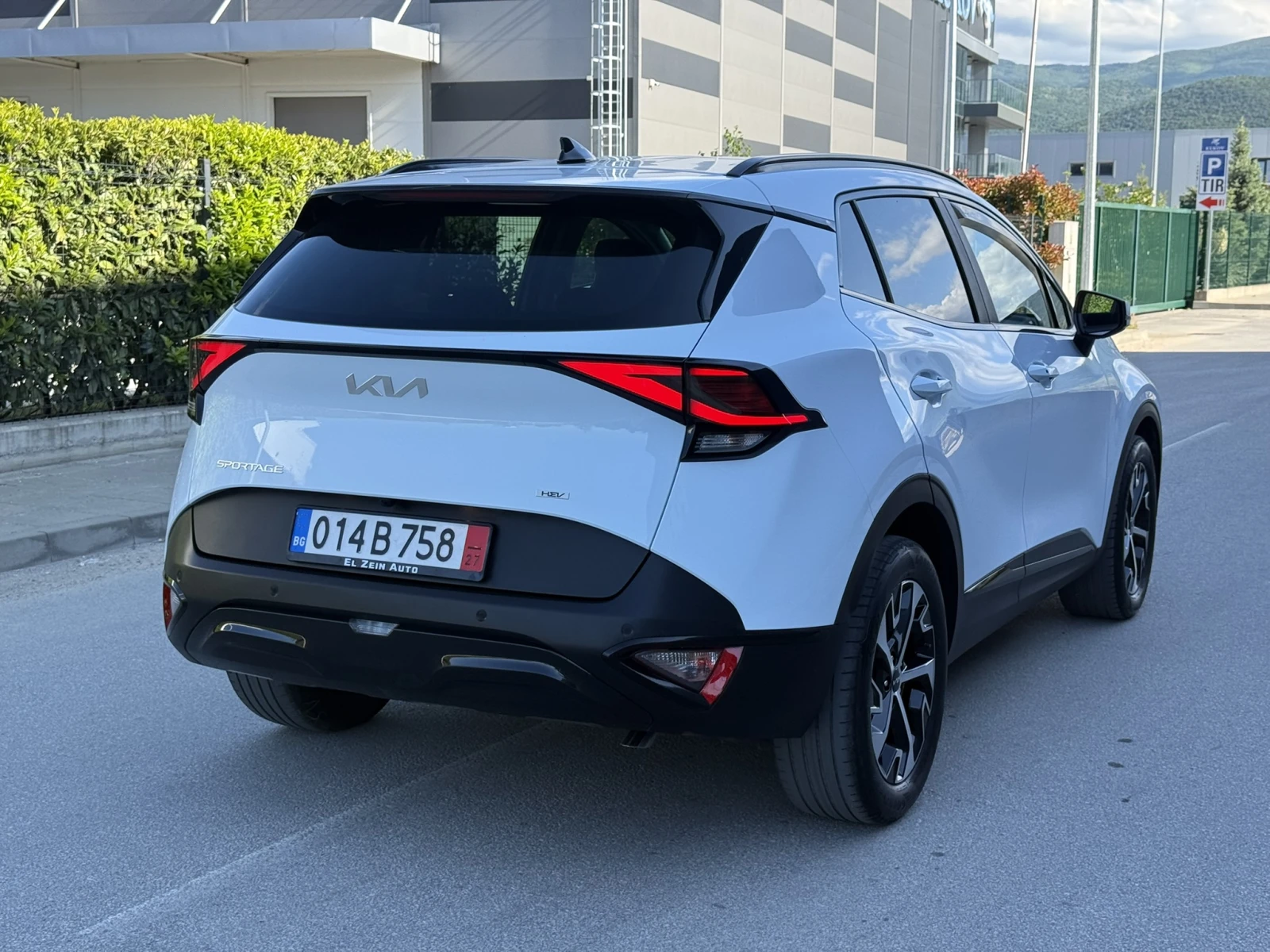 Kia Sportage 1.6HEV HYBRID 230кс | DISTRONIC | DIGITAL | ИСТОРИ, снимка 3 - Автомобили и джипове - 54627514