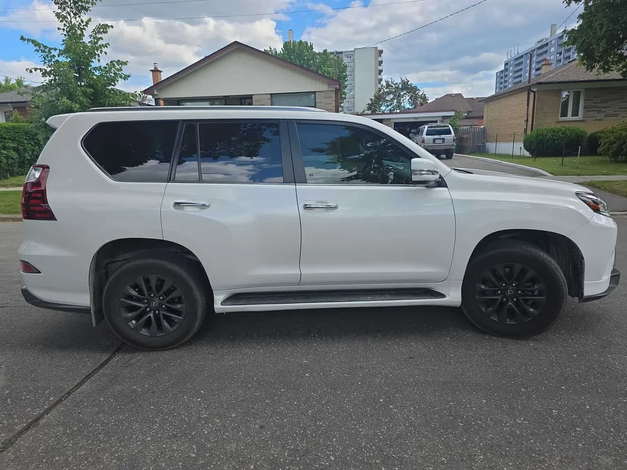 Lexus GX 460 CARFAX / 360 / DIS / АВТОКРЕДИТ, снимка 3 - Автомобили и джипове - 54919964