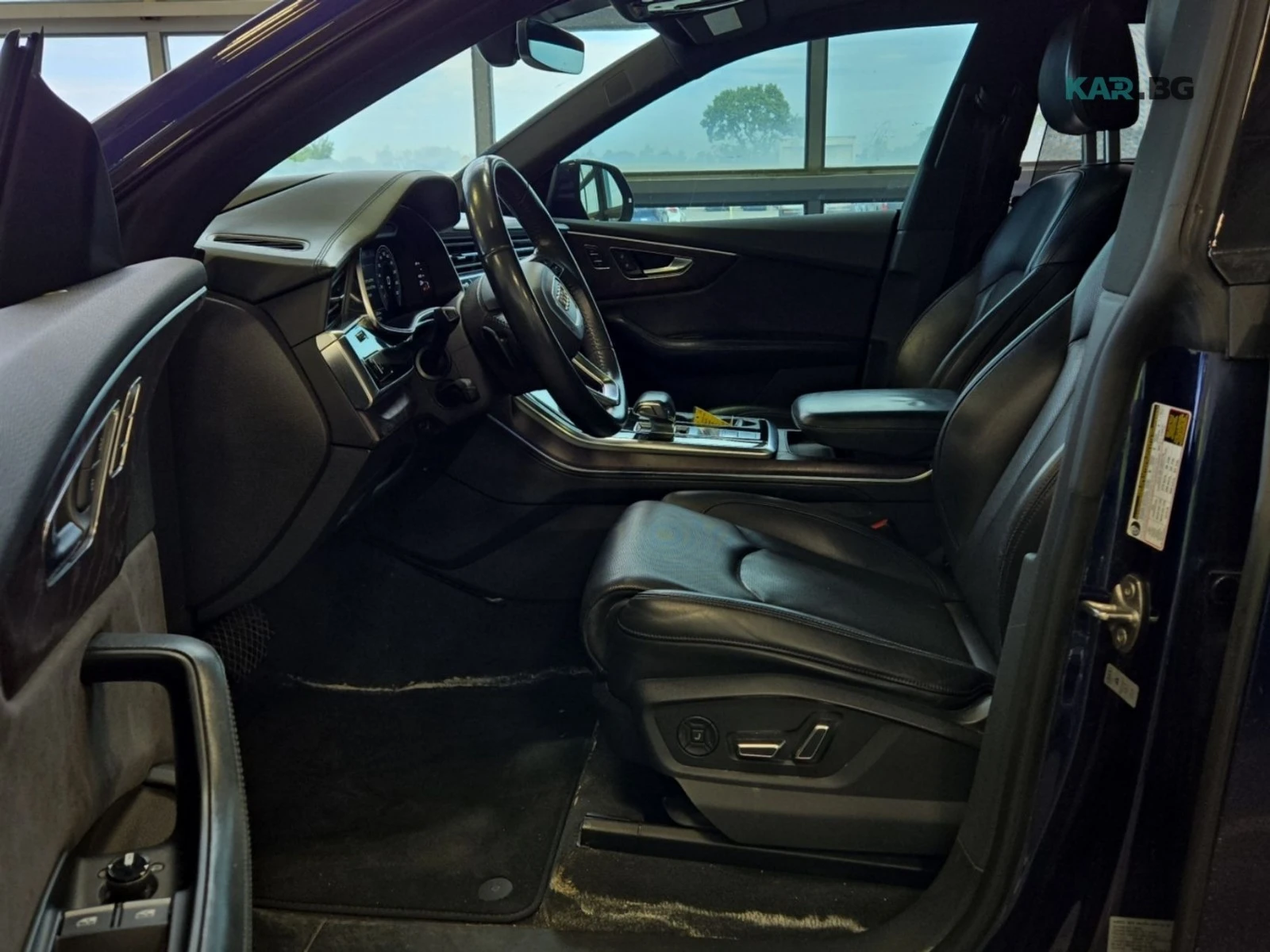 Audi Q8 Technik * Matrix * 360 * АвтоКредит * (ЦЕНА ДО БГ), снимка 7 - Автомобили и джипове - 54957529