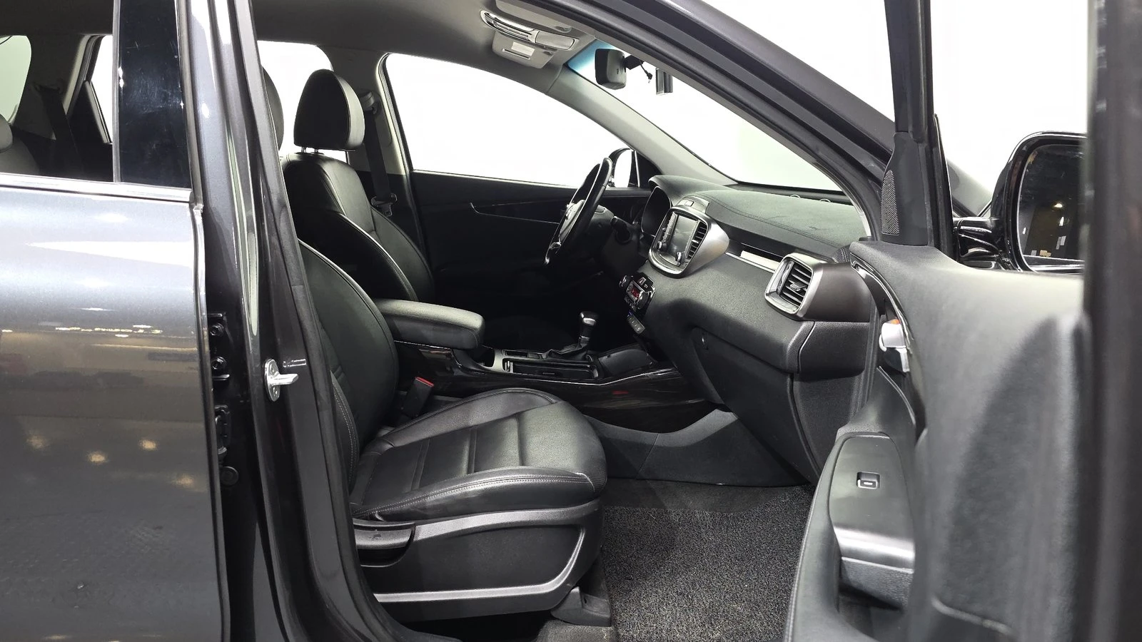 Kia Sorento 2.2* KEYLESS* ПОДГРЕВ ВОЛАН* ЕЛ. БАГАЖНИК* КРАЙНА , снимка 11 - Автомобили и джипове - 55302248
