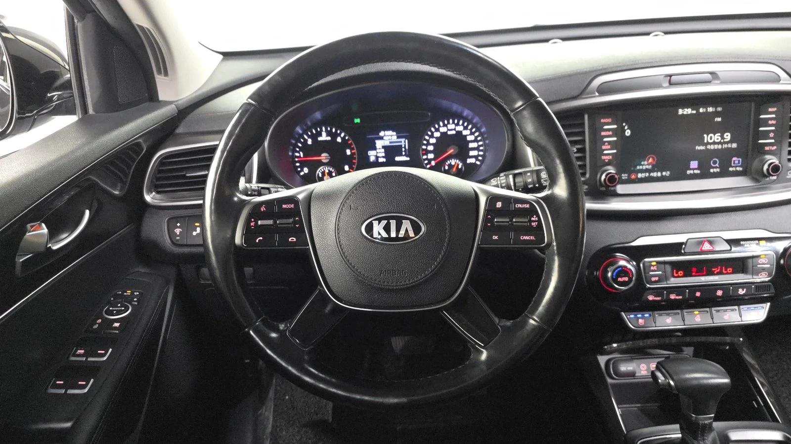Kia Sorento 2.2* KEYLESS* ПОДГРЕВ ВОЛАН* ЕЛ. БАГАЖНИК* КРАЙНА , снимка 13 - Автомобили и джипове - 55302248