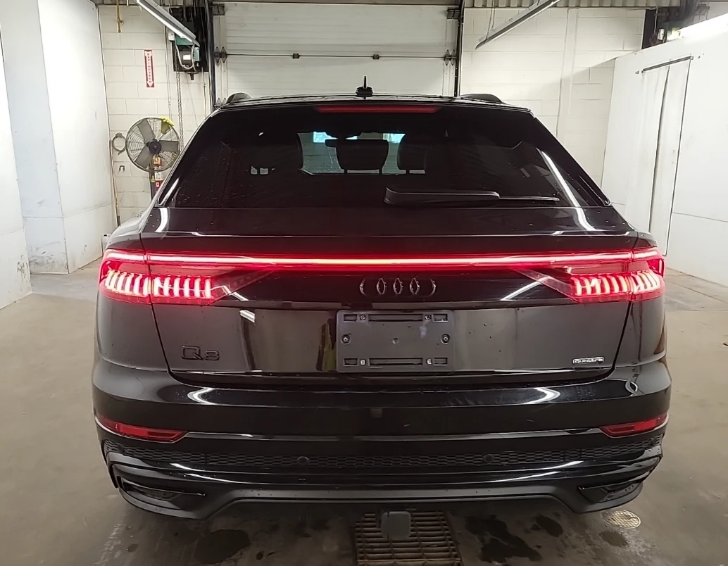Audi Q8 TECHNIK* ОБДУХ* 360VIEW* HUD* ПАНО* ПОДГРЕВ, снимка 3 - Автомобили и джипове - 56187391
